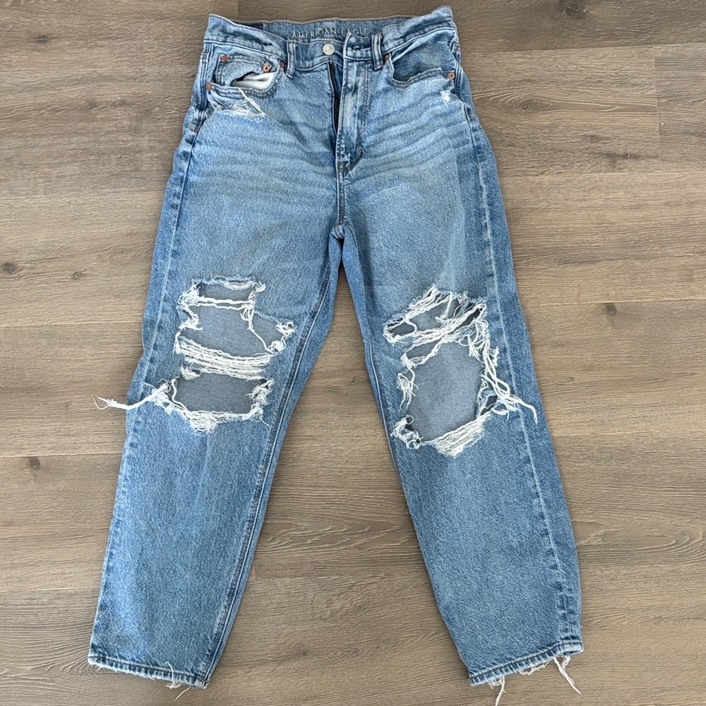 American Eagle Outfitters Strigid Distressed Boyfriend Jeans